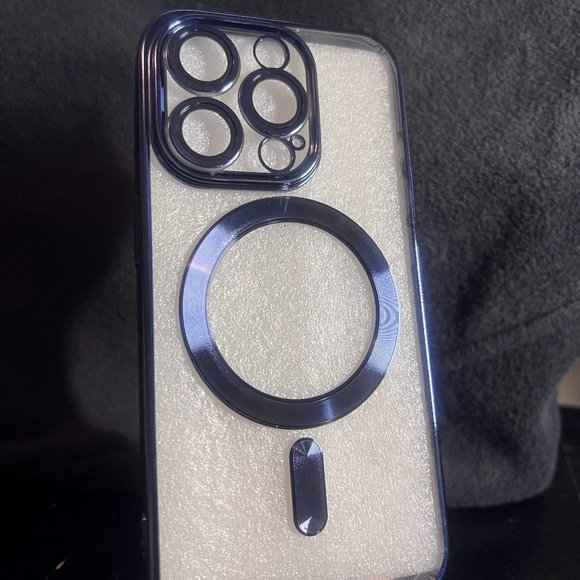 iPhone 15 Pro Case - Luxury | Clear Soft Silicone | Magnetic Wireless Charging - Picture 6 of 9